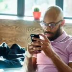 Funcionários em Segredo: A Ascensão do ‘Contrabando’ de Apps de IA no Ambiente de Trabalho