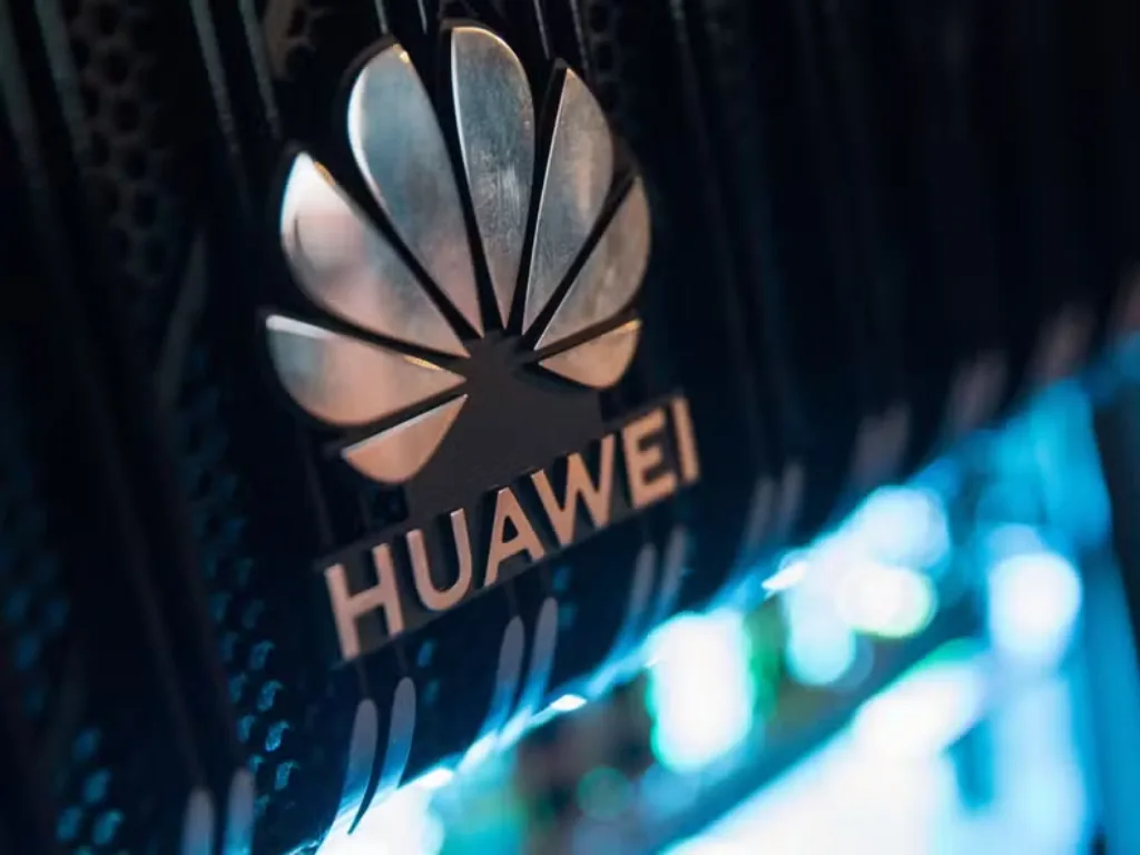 Huawei Lança Infraestrutura IA Contra Restrições: Competição Global em Ascensão